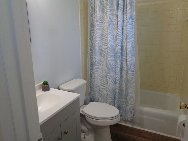 Building Photo - APPLICATION PENDING-4 Bedroom House for Rent-Close to University Parkway