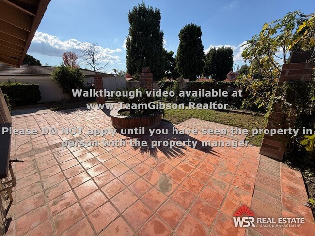 Building Photo - Victoria Ave. Home - 2 Bed / 2 Bath