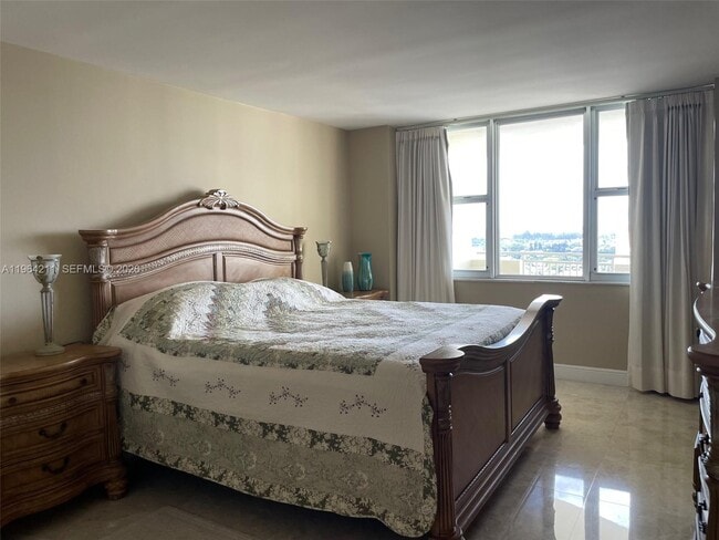 Building Photo - 3180 S Ocean Dr