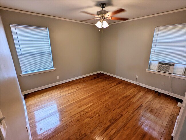 Building Photo - 4714 Oakshire Dr