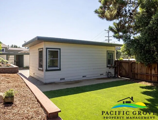 Building Photo - Charming 2-Bedroom Bungalow with Private Outdoor Space