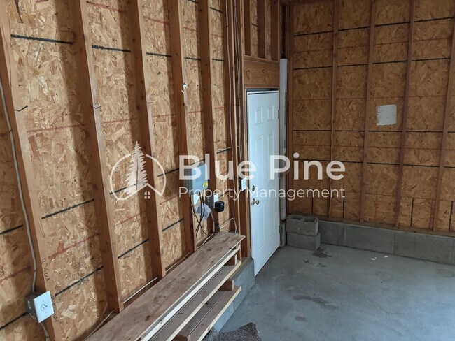 Building Photo - 3863 Ridgeview Cir