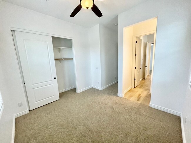 Building Photo - Gorgeous 3 Bed/2.5 Bath + Den Home In Chandler! Gated Community & Upgrades Throughout Home!