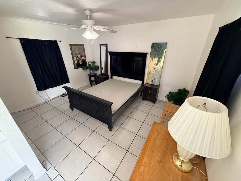 Building Photo - 720 NE 11th Ave