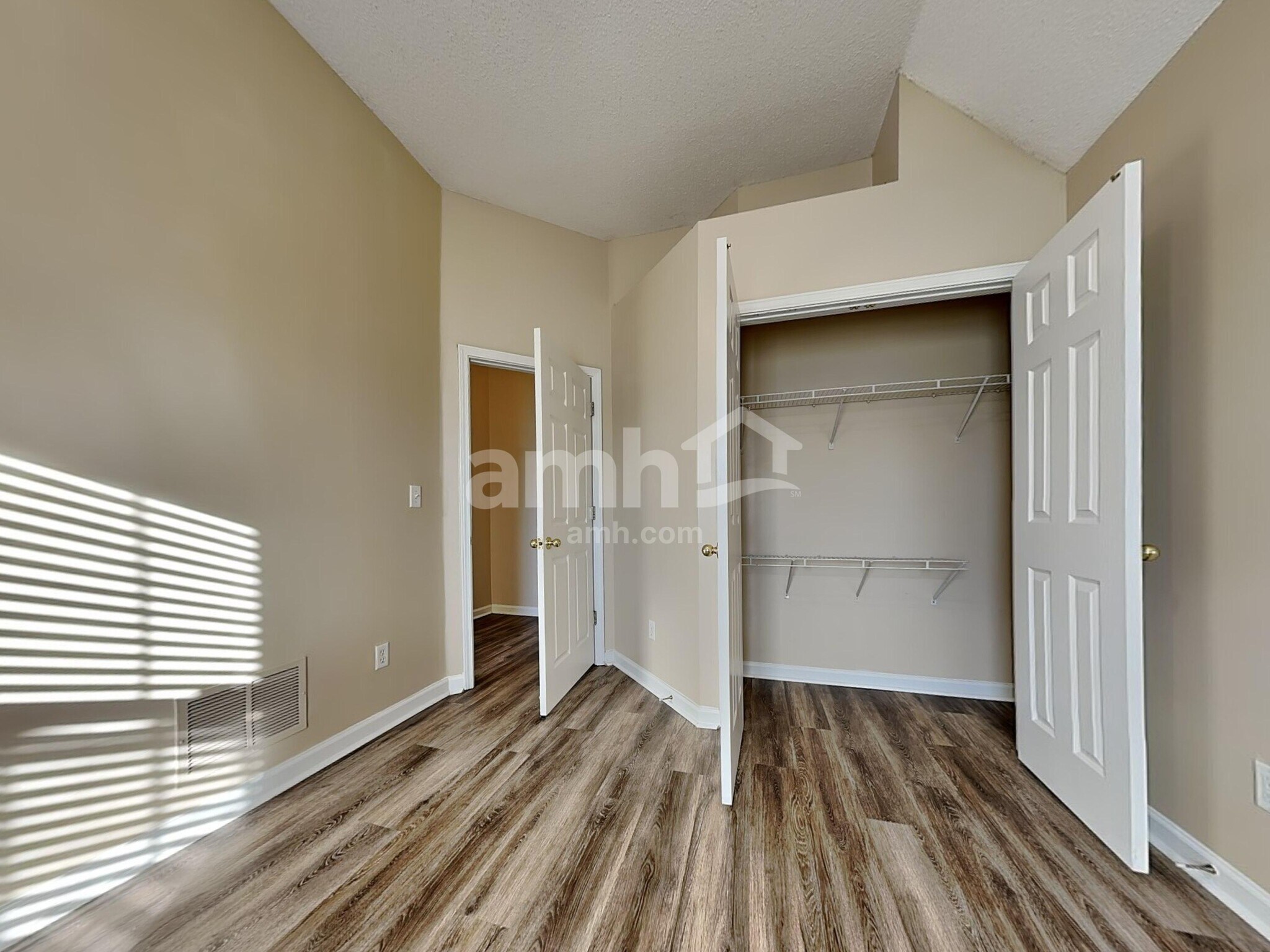 Building Photo - 4946 Rivercrest Ln