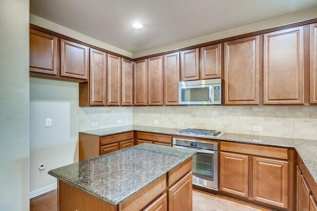Building Photo - 2753 Calmwood Dr
