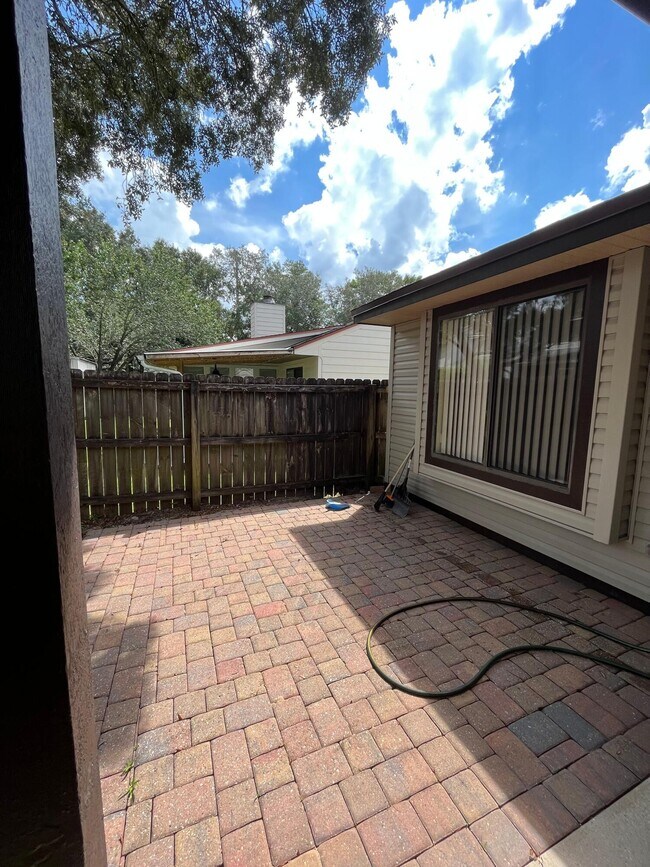 Building Photo - 3945 Balsam Dr