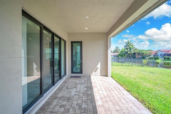 Building Photo - 855 SW 113th Ln