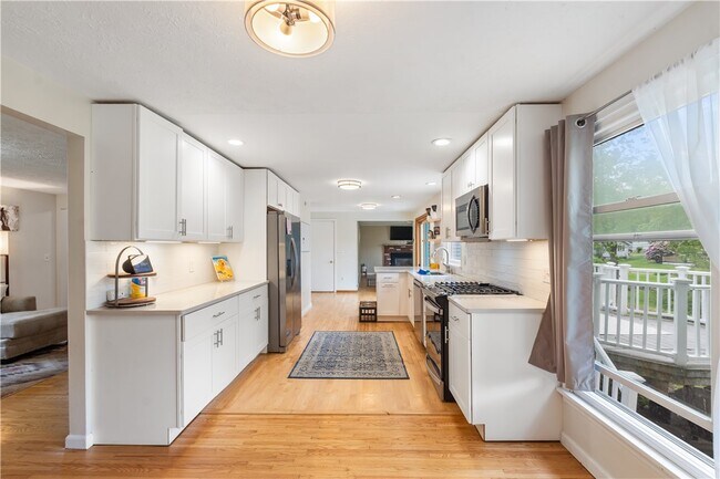 Building Photo - 20 Paddington Dr