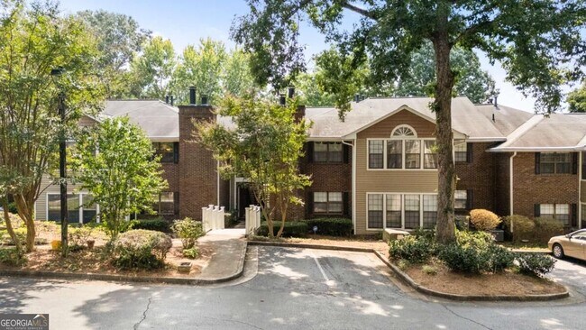 Building Photo - 611 Barrington Hills Dr