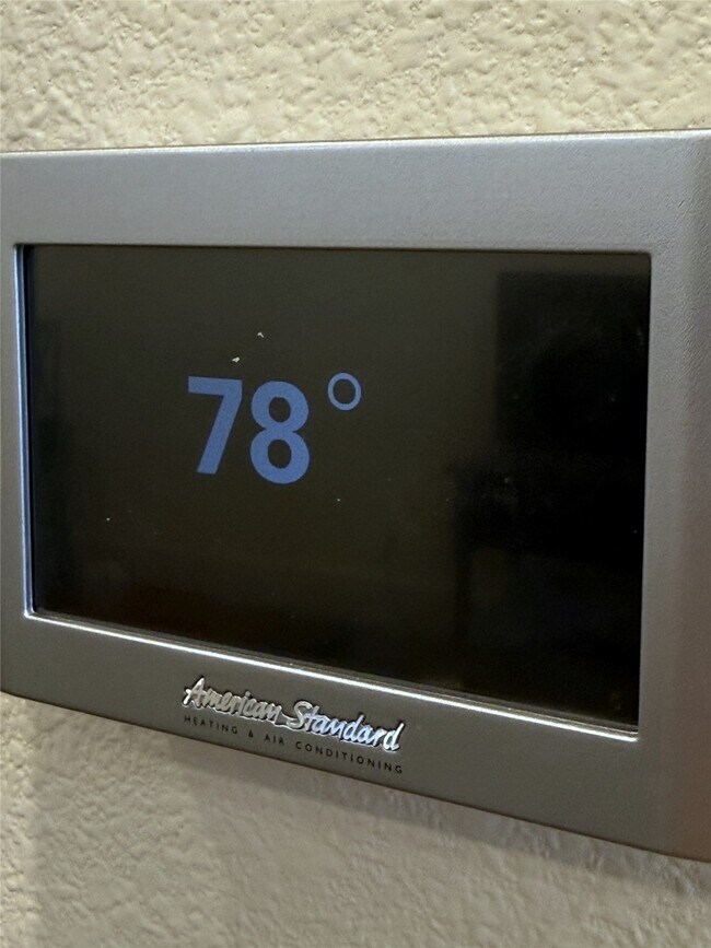 Building Photo - 705 Delano St