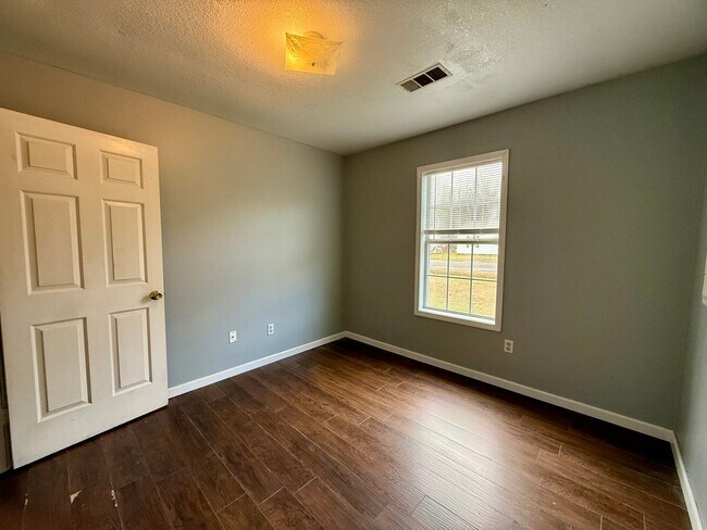 Building Photo - 205 N 18th Ave