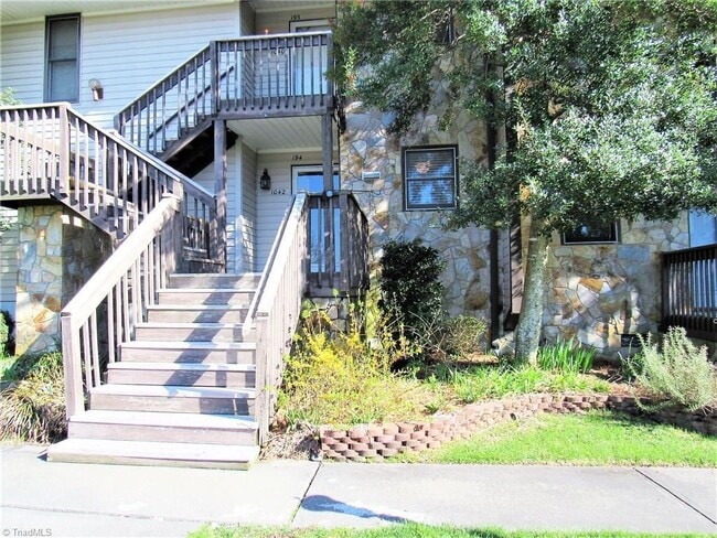 Building Photo - Lower Level Condo for Rent - MOVE IN READY