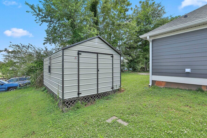 Building Photo - 264 Lagrange St