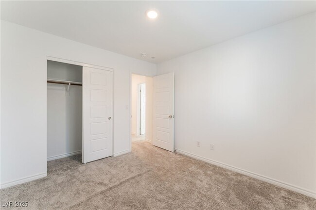 Building Photo - 6156 Foxes Dl St
