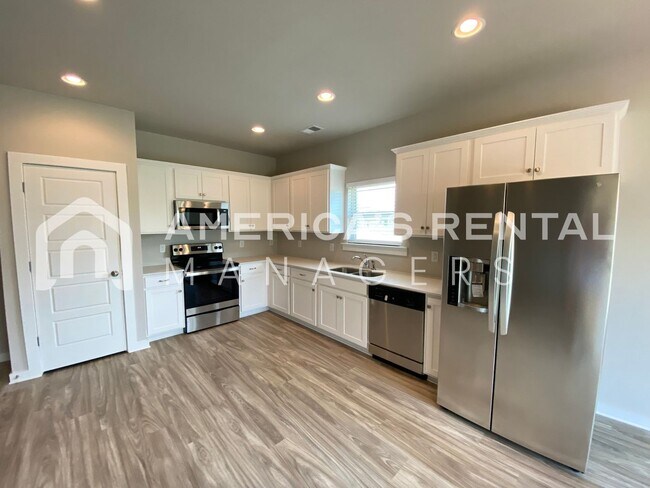 Building Photo - DEPOSIT PENDING! Home for Rent in Jasper, AL... Available to View!!!