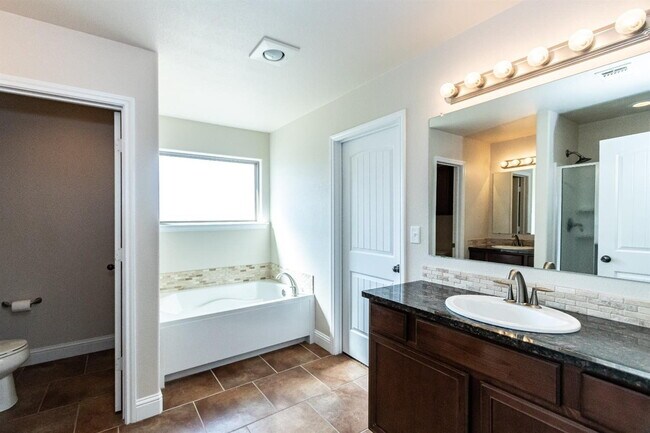 Building Photo - Beautiful open 4/2/2 in Frenship School Di...