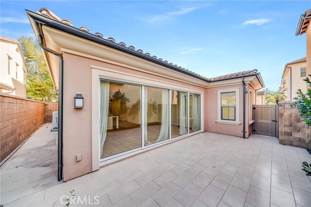 Building Photo - 64 Meander