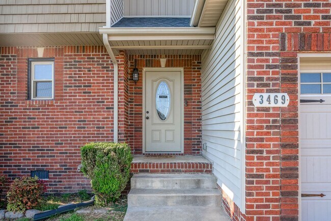 Building Photo - 3469 Bradfield Dr