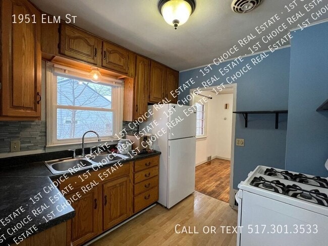 Building Photo - 1951 Elm St