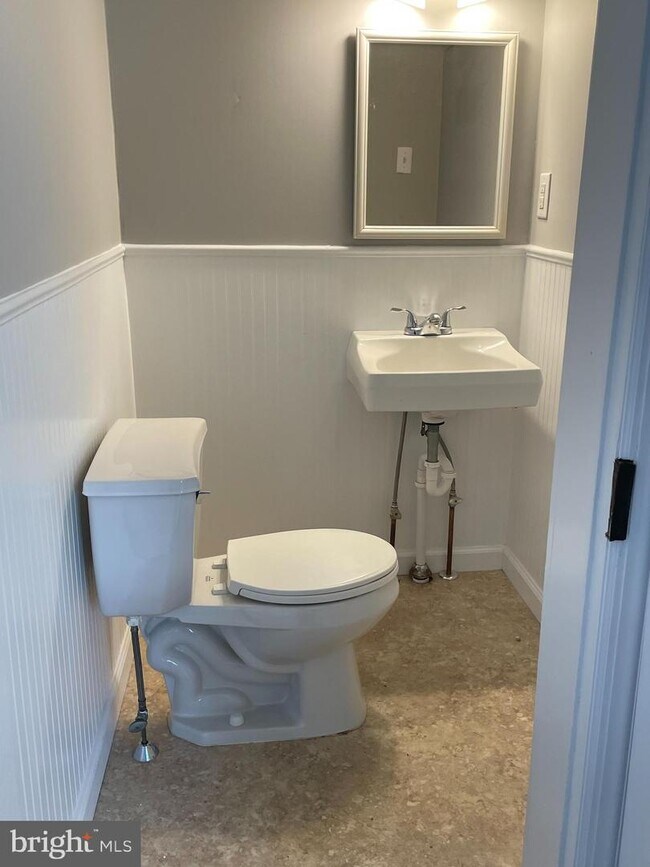 Building Photo - 1033 Old Bethlehem Rd