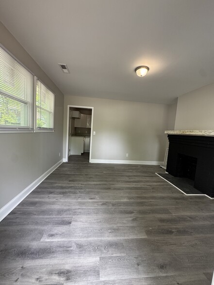 Living Room - 531 Rose St