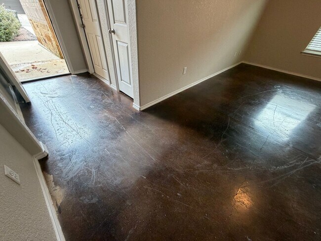 Building Photo - Luxury 3/2 Duplex in Seguin, Texas