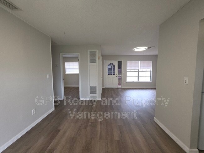 Building Photo - 1030 Pine Valley Ln