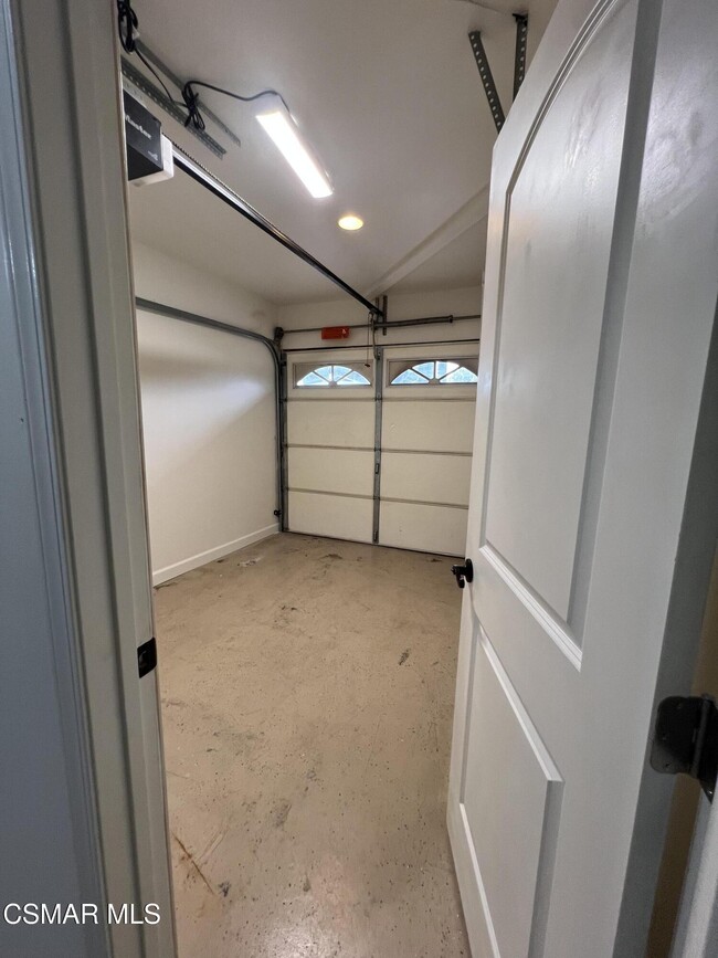 Building Photo - 334 W Avenida De Las Flores