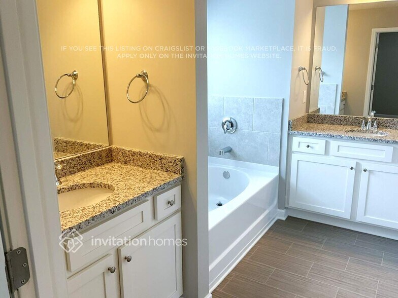 Building Photo - 131 Woodland Manor
