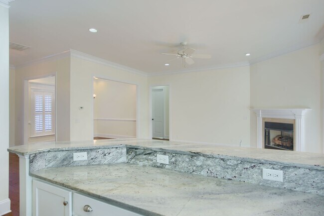 Building Photo - Fresh Paint, New Carpet & Custom Finishes in North Shore Country Club