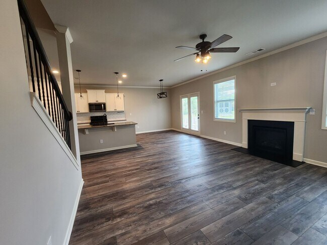Building Photo - 5 Bedroom 3 Bath 2 Car Garage in Forsyth C...