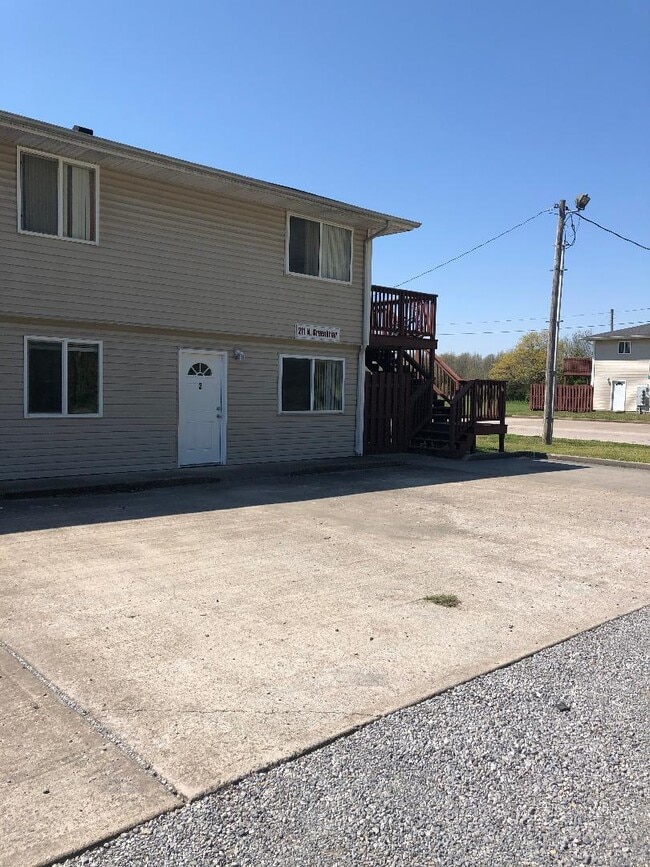 Building Photo - 301 Greenbriar Rd