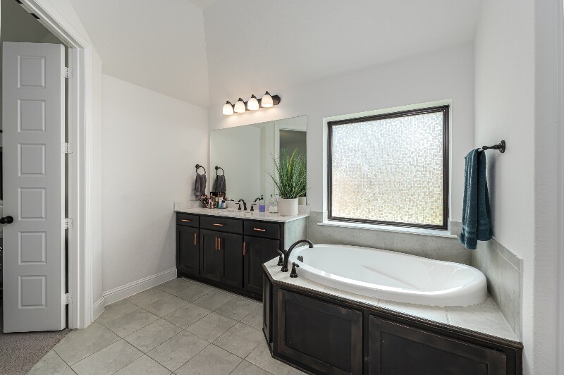 Building Photo - 279 Moonshadow Dr