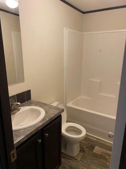 Building Photo - 2132 Pacific Dr