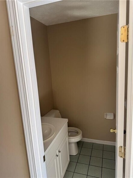 Building Photo - 6446 River Park Dr