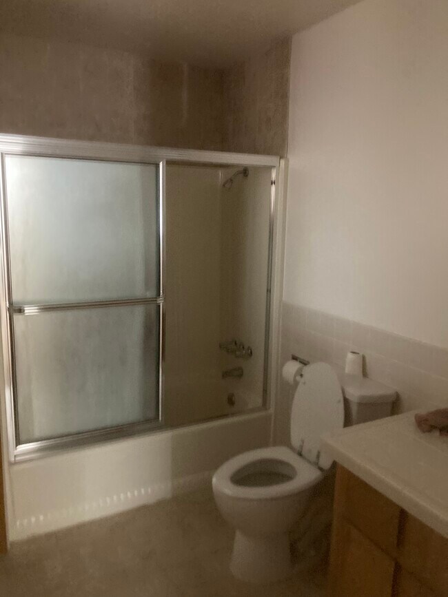 Building Photo - 960 Arrowhead Dr