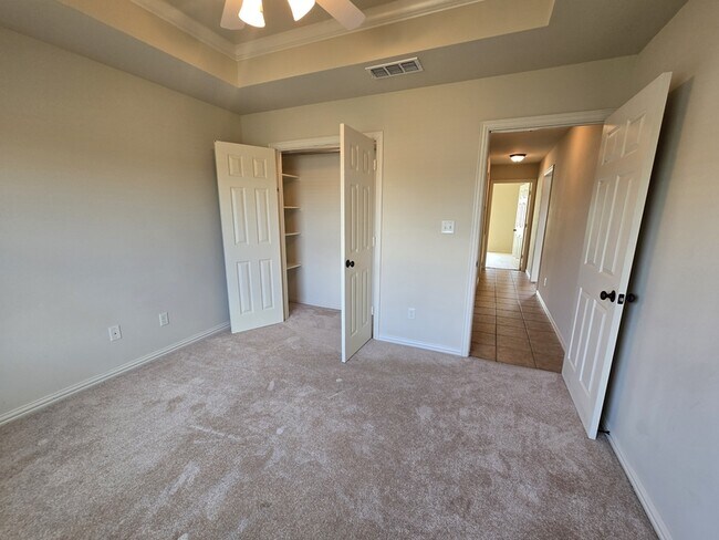 Building Photo - 15298 Wagon Wheel Cir