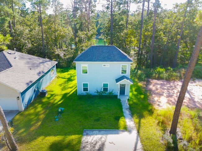 Building Photo - 15629 Holly Dr