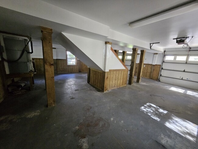 Building Photo - 237 Sir Richard E