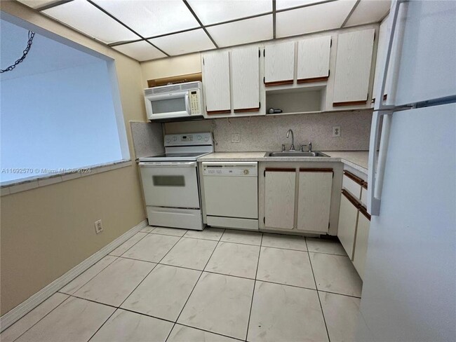 Building Photo - 1 bedroom in North Miami FL 33181