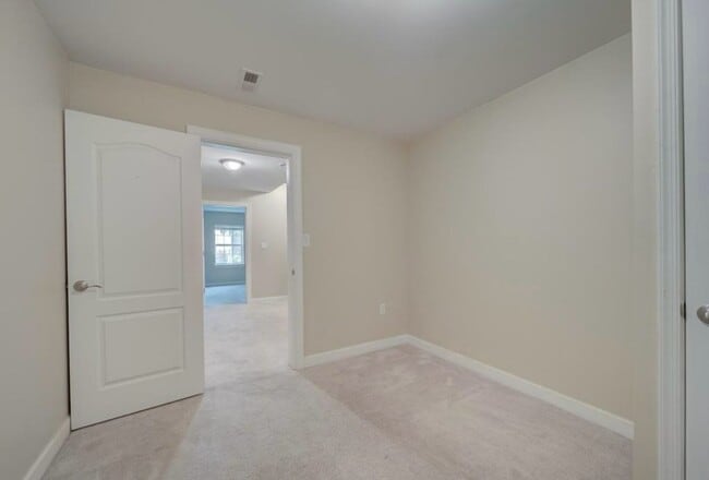 Building Photo - 18413 Cedar Dr