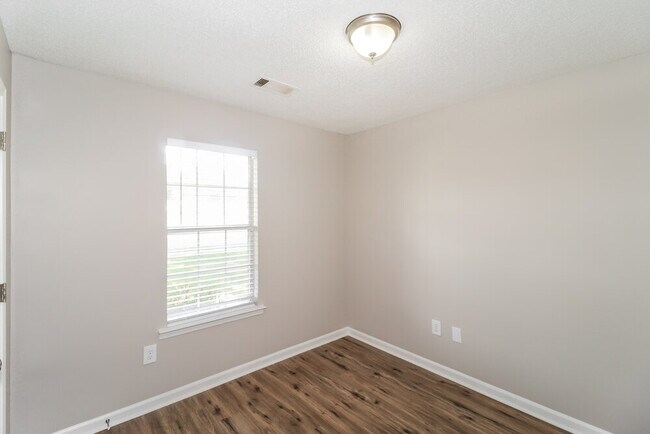 Building Photo - 5930 Garden Ridge Dr