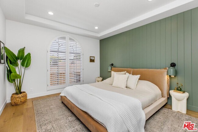 Building Photo - 14234 Dickens St