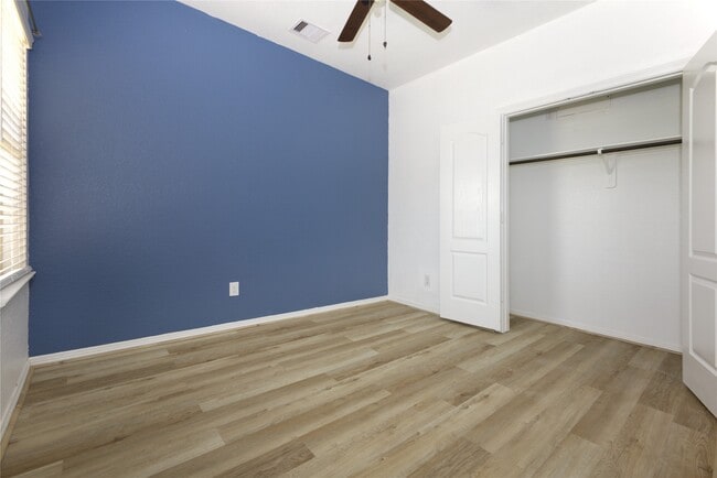 Building Photo - 2106 Benjamin Park