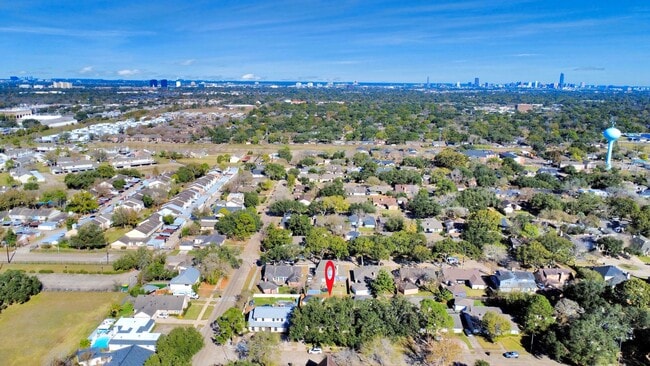 Building Photo - 6222 Vickijohn Dr