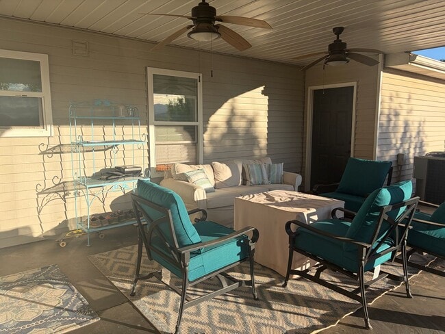 Building Photo - Gorgeous 4 Bedroom Home!!