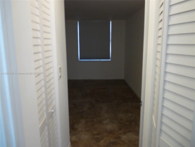 Building Photo - 14601 N Kendall Dr