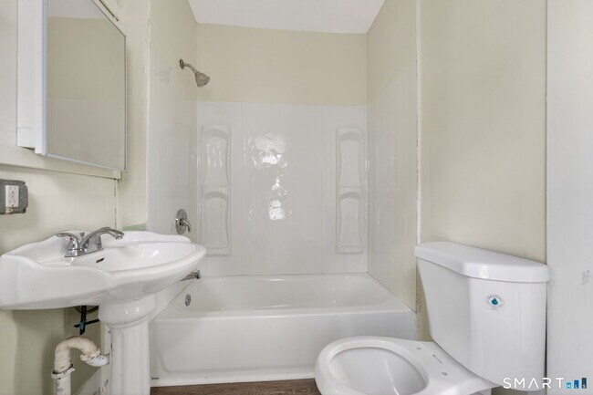 Building Photo - 27 Beacon St