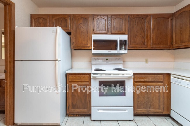 Building Photo - 216 N Fretz Ave